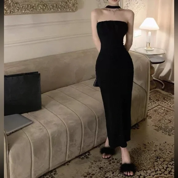 Elegant Black and Cream Halter Dress - Picture 2 of 3